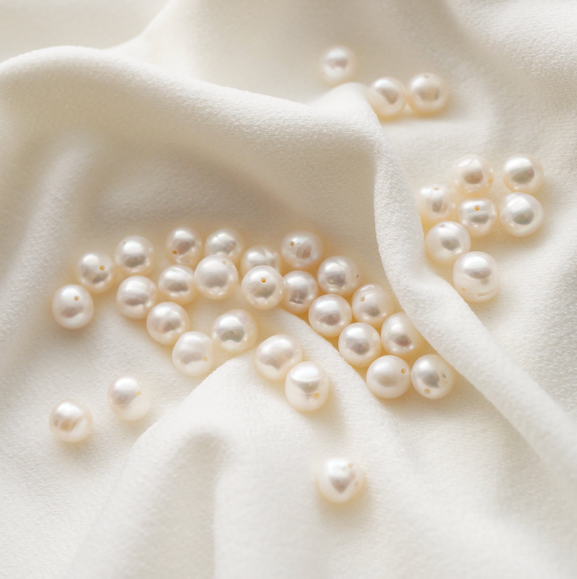 Cream Pearl on 14K Gold fill Necklace (Mona) // Gift for her // Bridal Jewelry // June birthstone