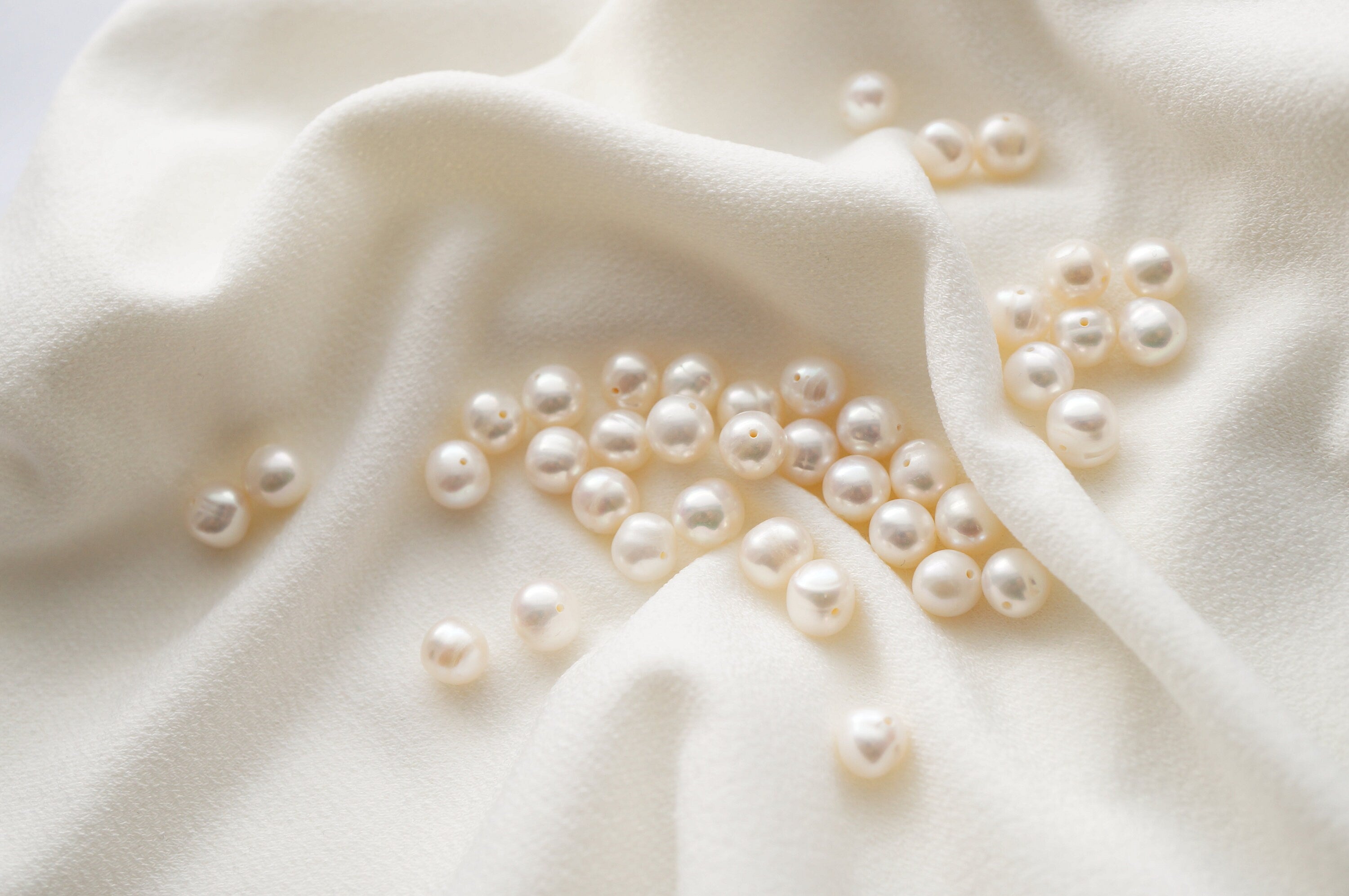 Pearl Sterling Silver Hoop Earrings (Lessi) // Gifts for her // Handmade earrings // Minimalist jewelry