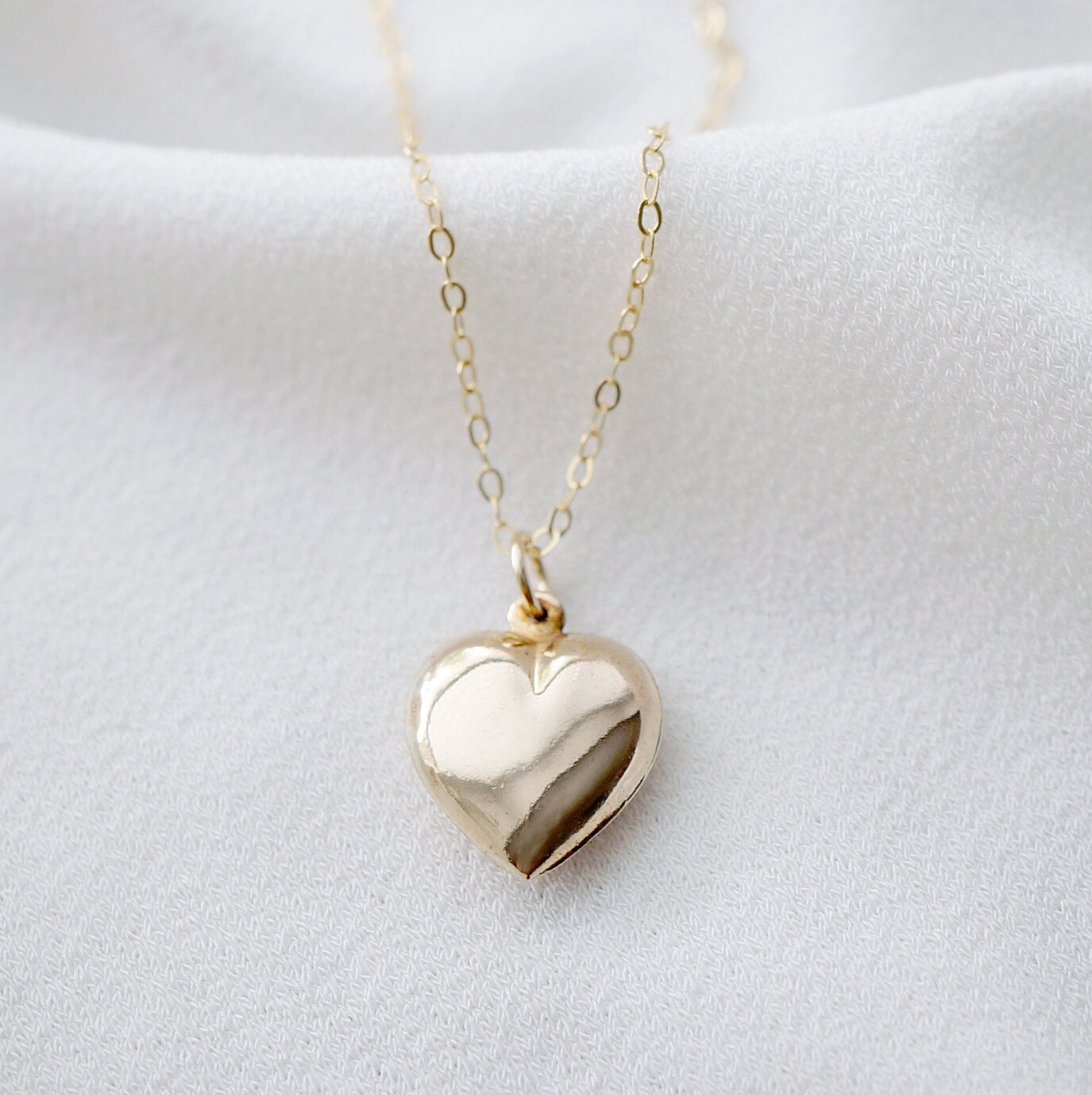 Gold Heart Necklace (Calan) // 14K Gold filled // Gift for her // Minimalist jewelry
