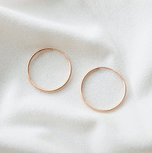 Load image into Gallery viewer, Rose Gold Small Hoop Earrings (Miro) 