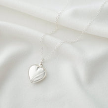 Load image into Gallery viewer, Silver Heart Necklace (Calan) // Silver Heart Pendant // Gift for her // Minimalist jewelry