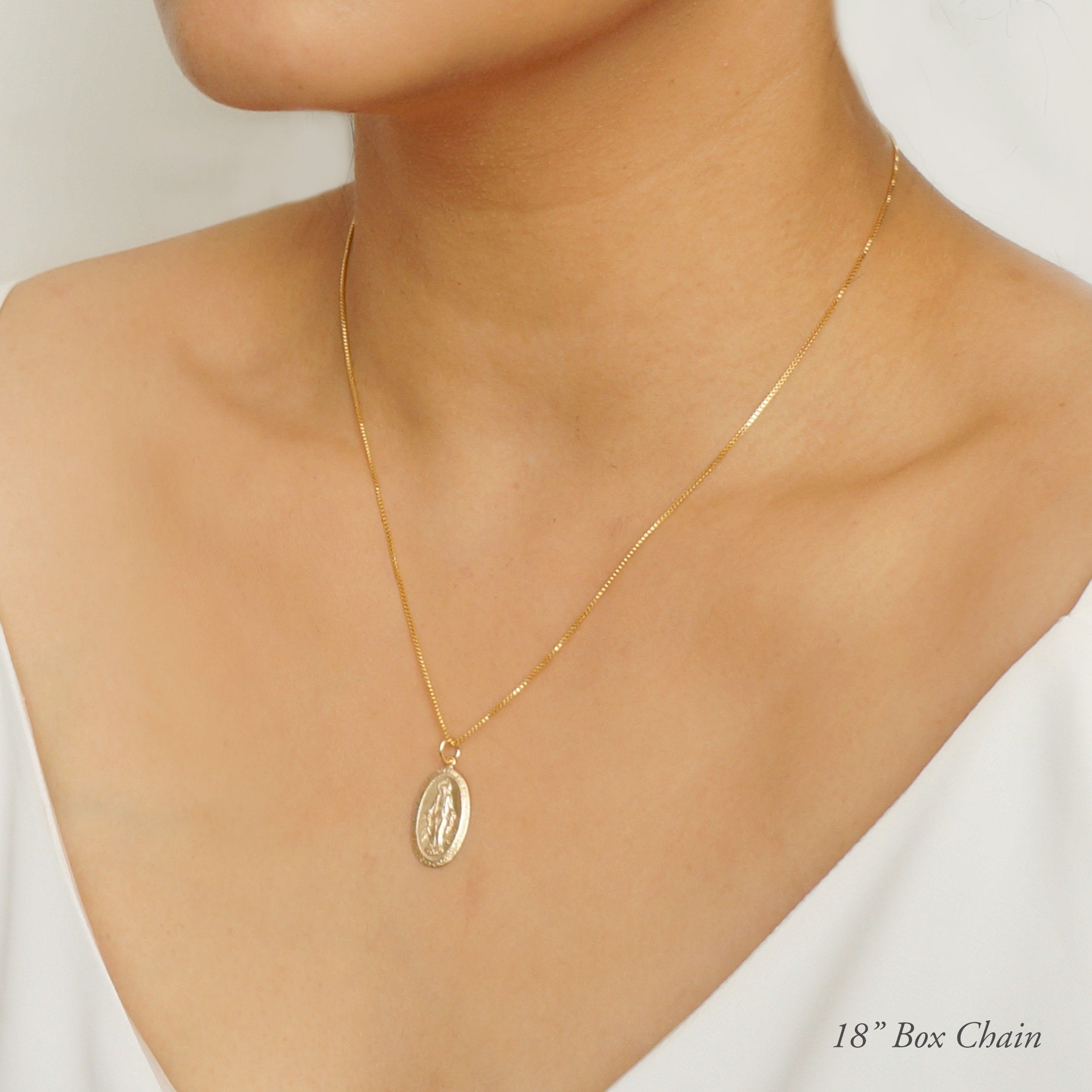 Blessed Mother Virgin Mary Gold Coin Medallion Necklace (Mary Centro) // 14K Gold filled // Gold Coin Jewelry // Religious Jewelry