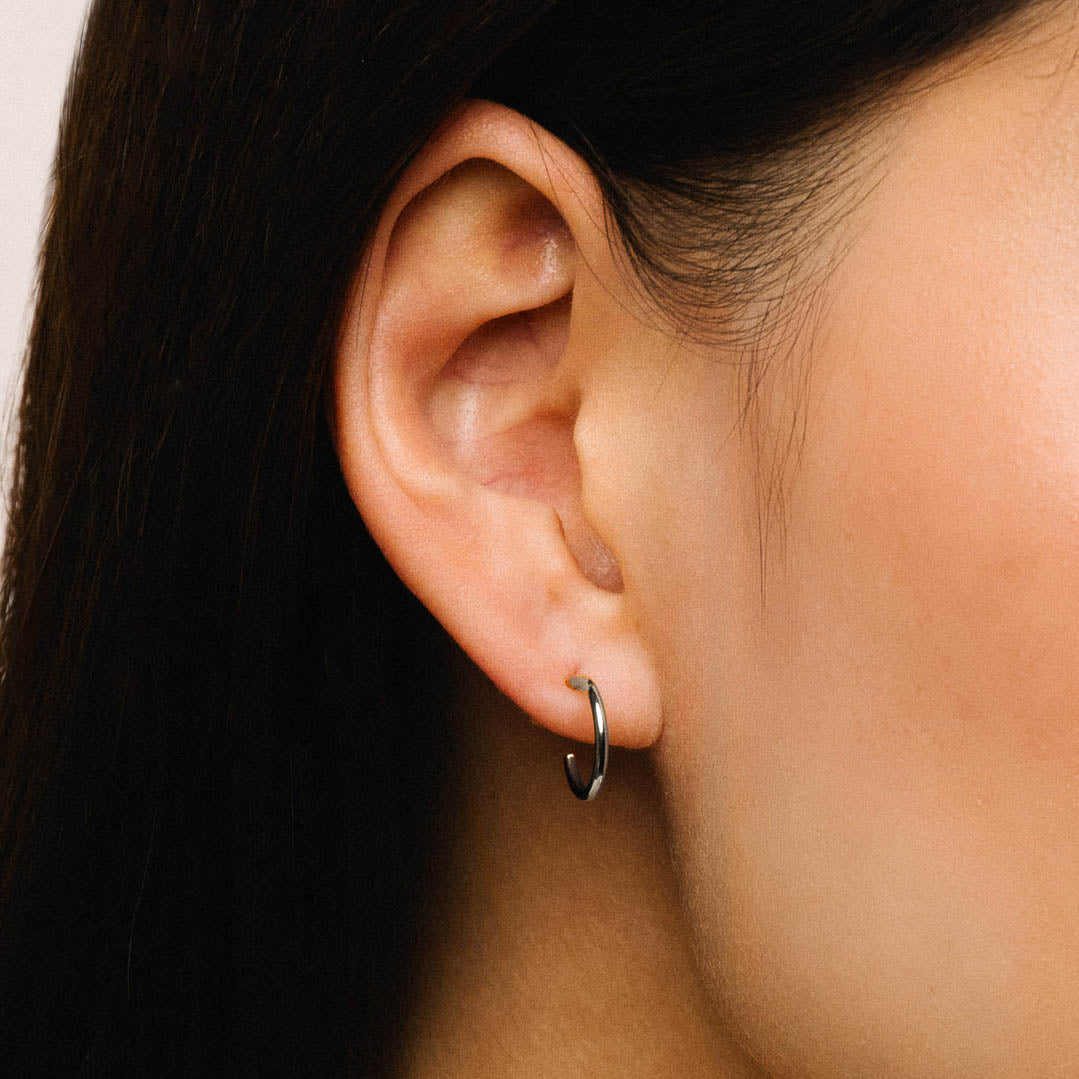 Perrine Dainty Hoop Earrings