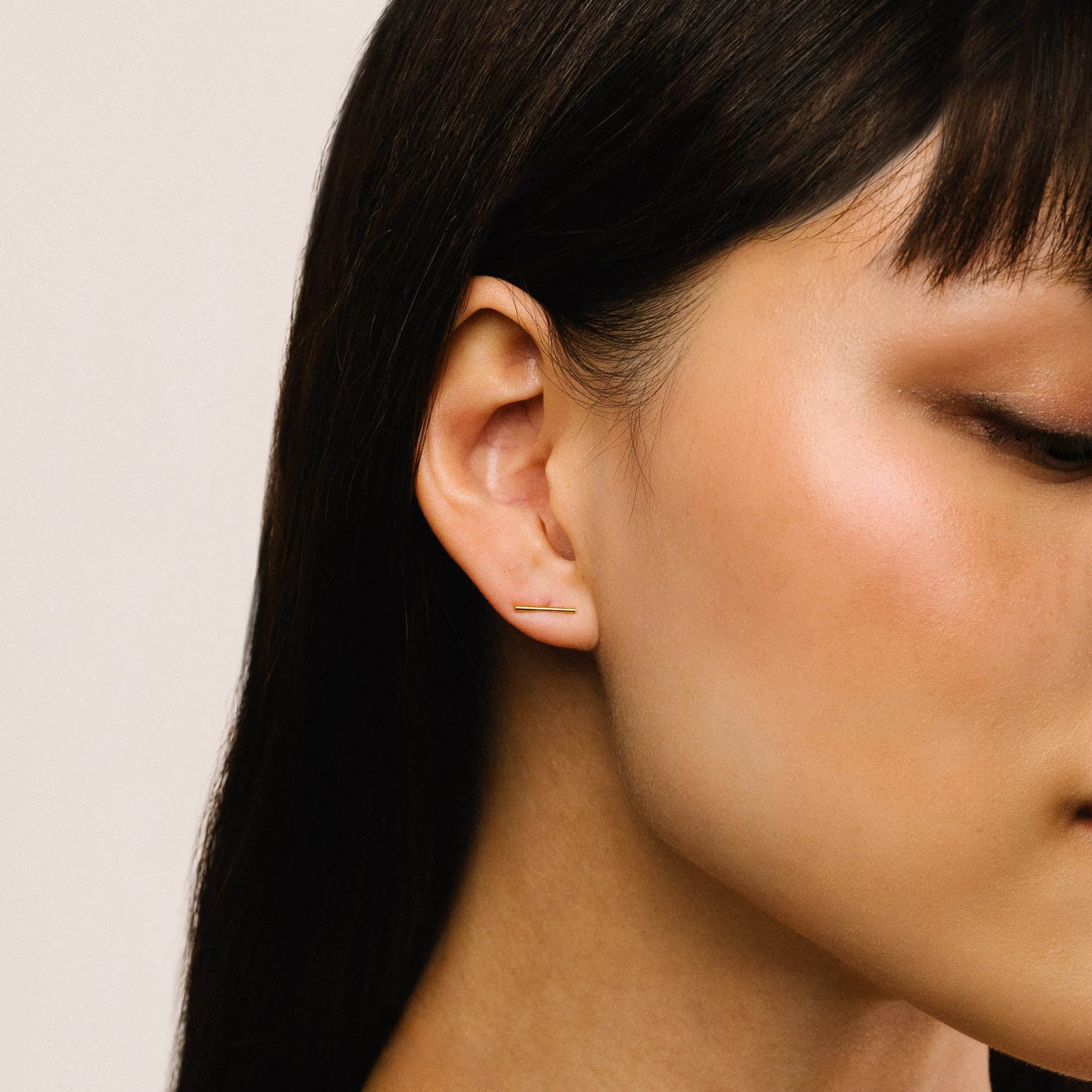 Reve Bar Stud Earrings