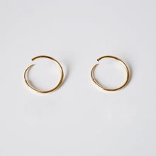 Load image into Gallery viewer, Gold Small Hoop Earrings (Miro) 