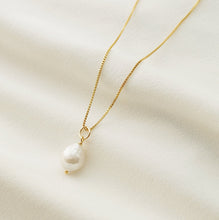 Load image into Gallery viewer, Baroque Pearl Rose Gold Necklace (Estelle) // 14K Rose Gold filled Necklace // Bridal jewelry // Handmade jewelry // June birthstone