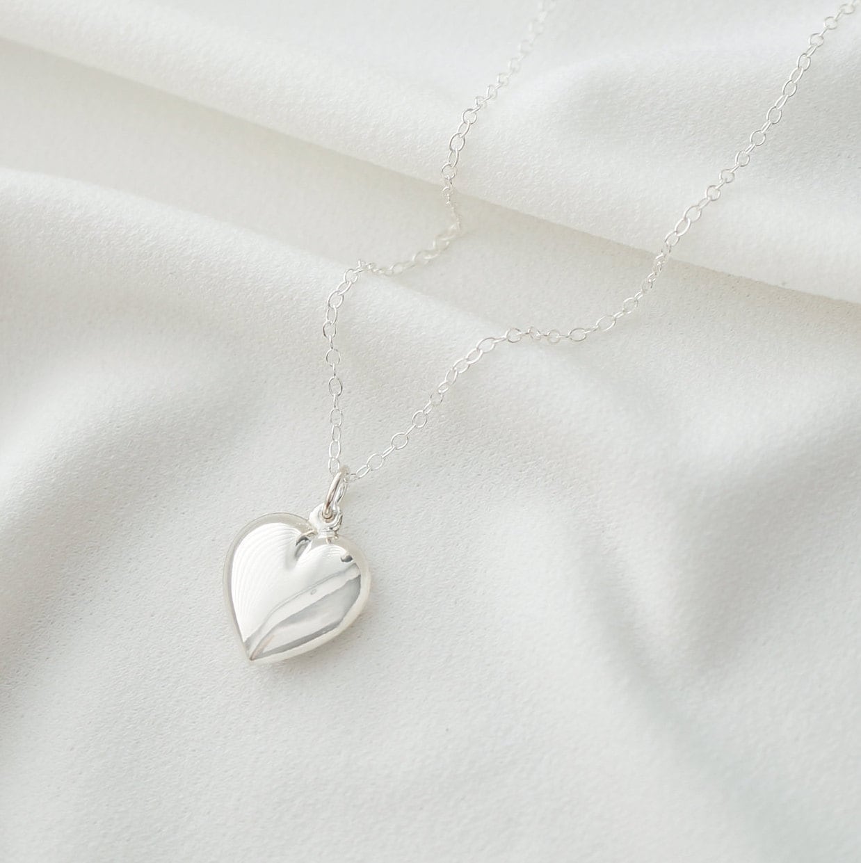 Gold Heart Necklace (Calan) // 14K Gold filled // Gift for her // Minimalist jewelry