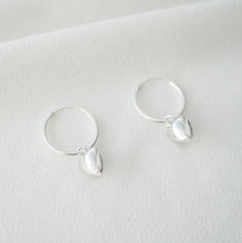 Load image into Gallery viewer, Tiny Silver Hearts on Silver Hoop Earrings (Coeur) // Gifts for her // Minimalist jewelry // Heart Jewelry