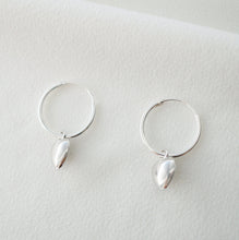 Load image into Gallery viewer, Tiny Silver Hearts on Silver Hoop Earrings (Coeur) // Gifts for her // Minimalist jewelry // Heart Jewelry