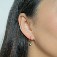 Load image into Gallery viewer, Peacock Purple Black Pearl Small Gold Hoop Earrings (Veneta) // Gifts for her // Handmade earrings // Minimalist jewelry